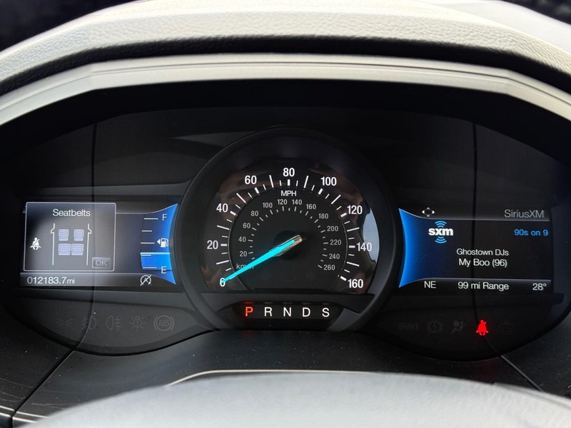 Ford Edge Vehicle Full-screen Gallery Image 17