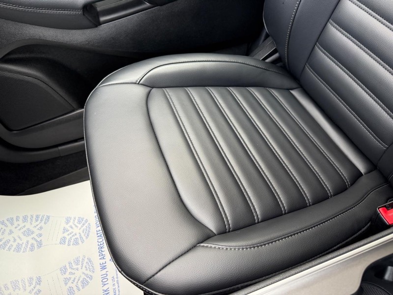 Ford Edge Vehicle Full-screen Gallery Image 21