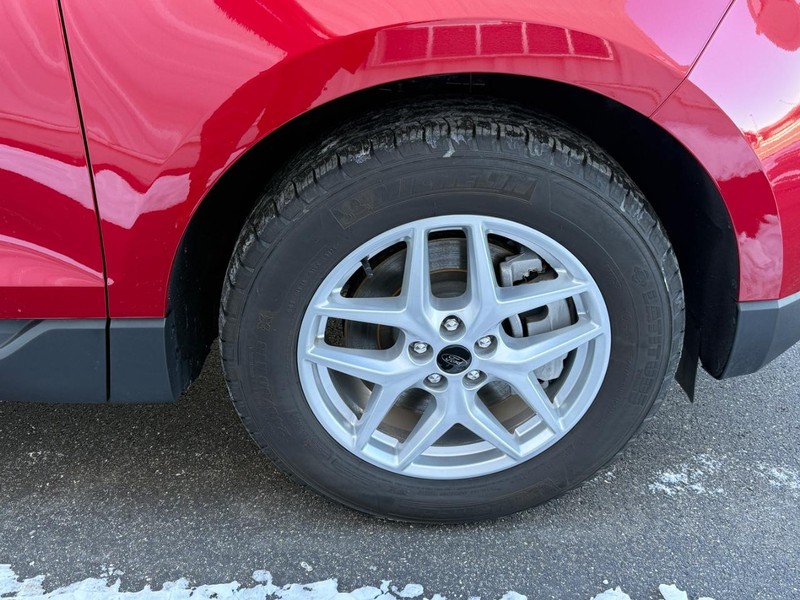 Ford Edge Vehicle Full-screen Gallery Image 7