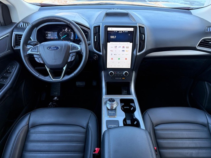 Ford Edge Vehicle Full-screen Gallery Image 10