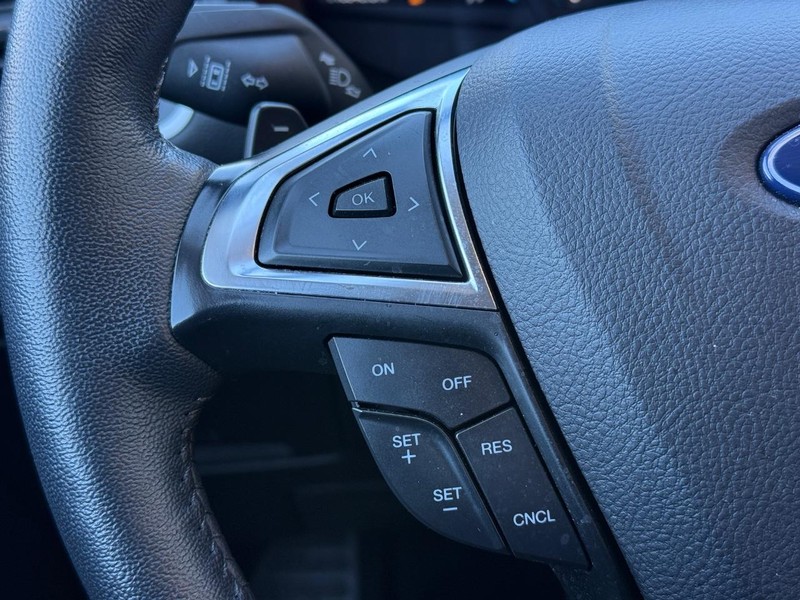 Ford Edge Vehicle Full-screen Gallery Image 15