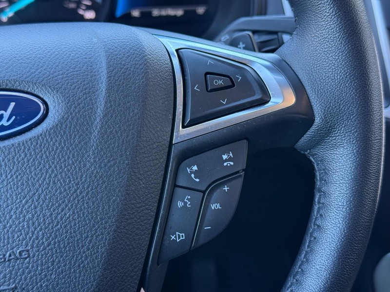 Ford Edge Vehicle Full-screen Gallery Image 16