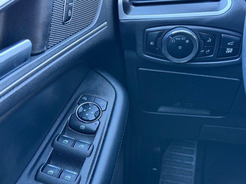 Ford Edge Vehicle Full-screen Gallery Image 20