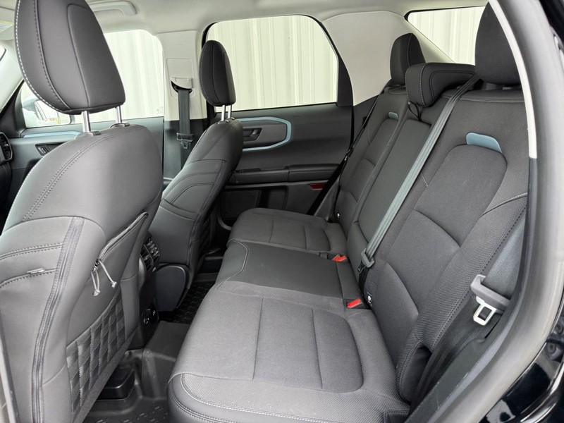 Ford Bronco Sport Vehicle Full-screen Gallery Image 09