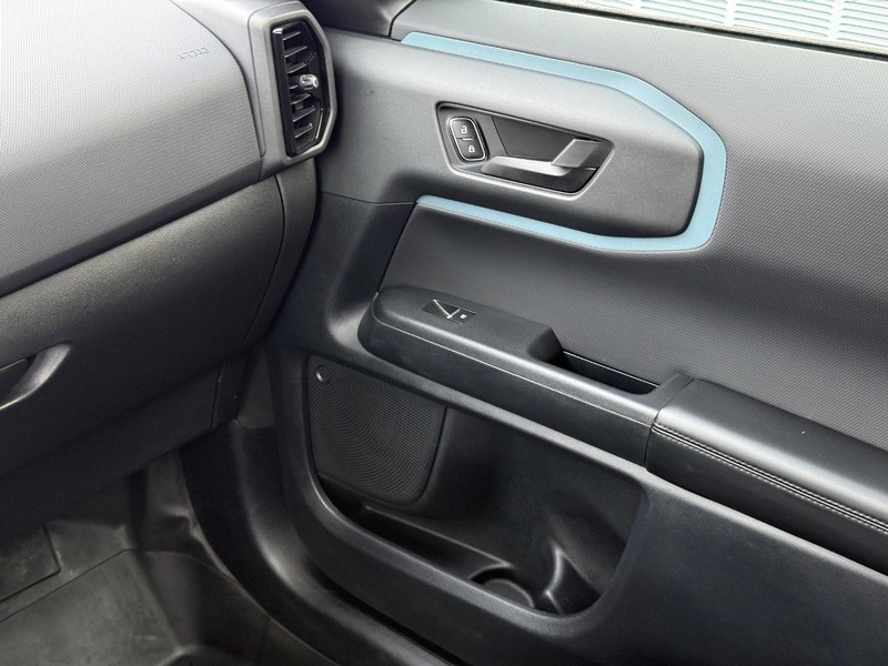 Ford Bronco Sport Vehicle Full-screen Gallery Image 14