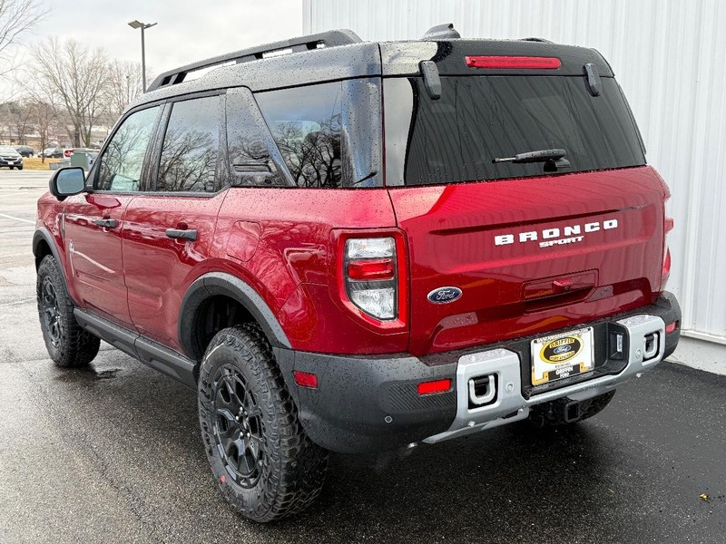 Ford Bronco Sport Vehicle Full-screen Gallery Image 3