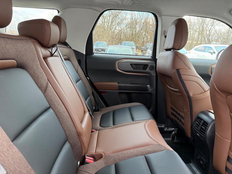 Ford Bronco Sport Vehicle Full-screen Gallery Image 5