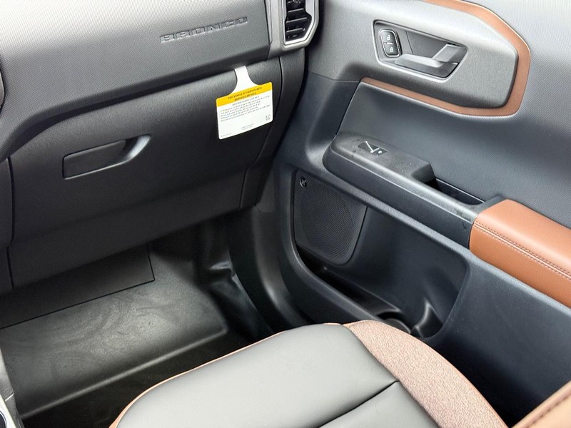 Ford Bronco Sport Vehicle Full-screen Gallery Image 10