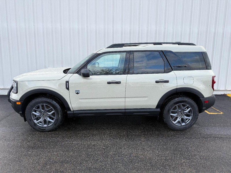Ford Bronco Sport Vehicle Full-screen Gallery Image 2