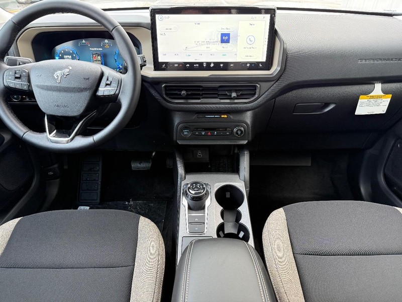 Ford Bronco Sport Vehicle Full-screen Gallery Image 6