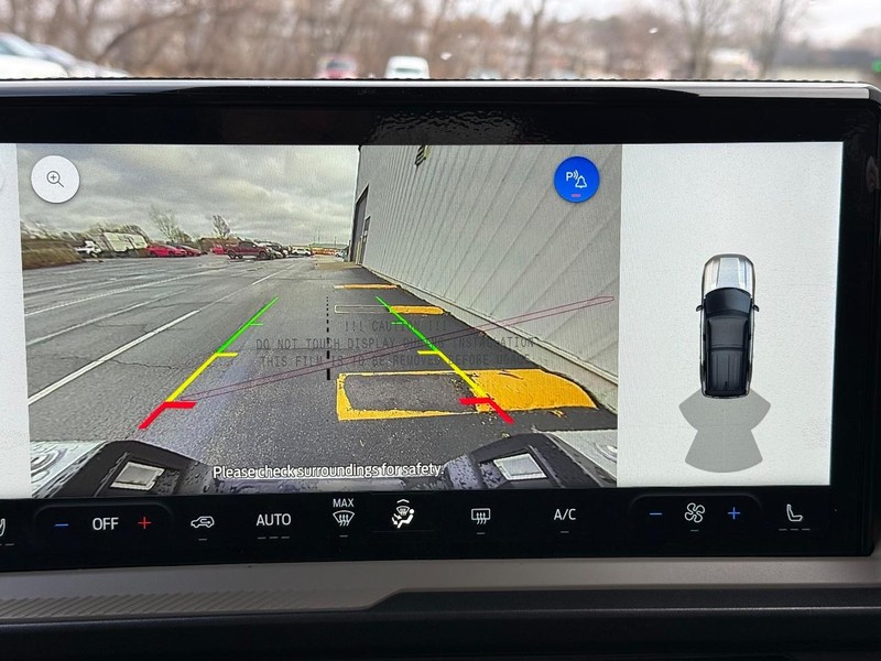 Ford Bronco Sport Vehicle Full-screen Gallery Image 13