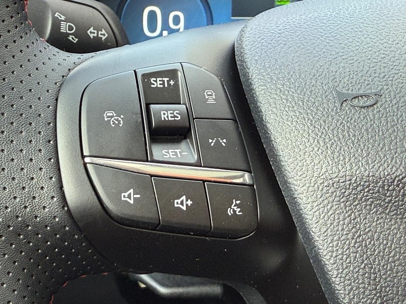 Ford Escape Vehicle Full-screen Gallery Image 9