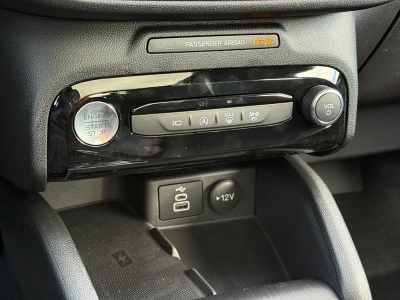 Ford Escape Vehicle Full-screen Gallery Image 13