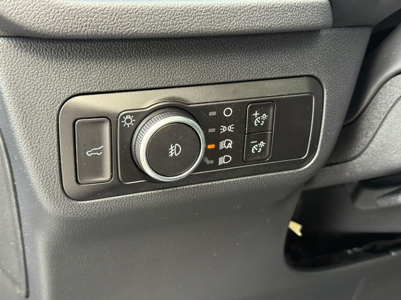 Ford Escape Vehicle Full-screen Gallery Image 16