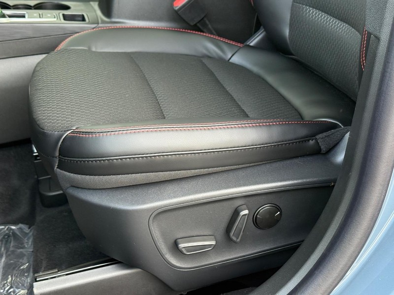 Ford Escape Vehicle Full-screen Gallery Image 18