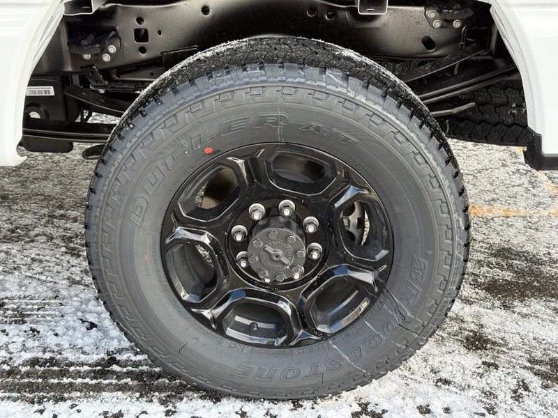 Ford Super Duty F-250 SRW Vehicle Full-screen Gallery Image 4