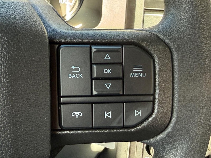 Ford Super Duty F-250 SRW Vehicle Full-screen Gallery Image 9