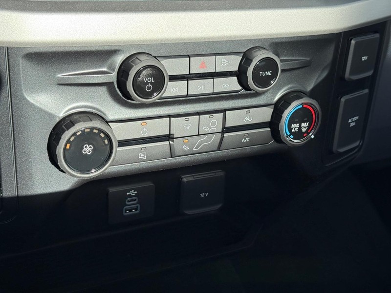 Ford Super Duty F-250 SRW Vehicle Full-screen Gallery Image 13