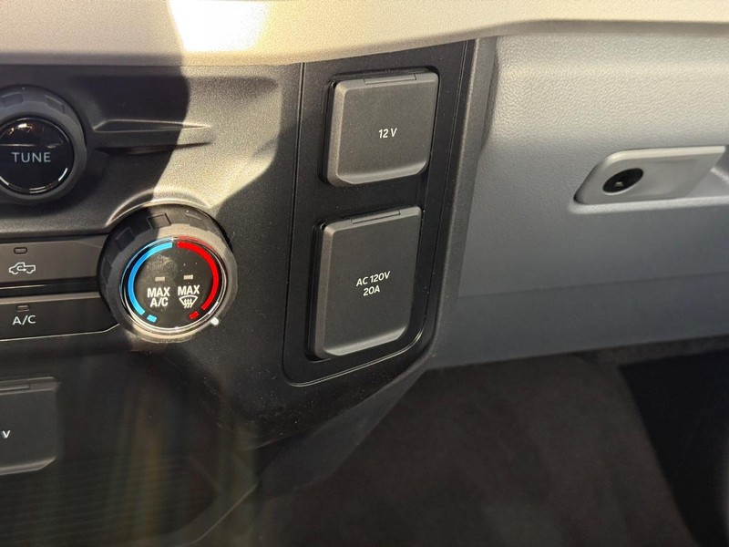 Ford Super Duty F-250 SRW Vehicle Full-screen Gallery Image 14