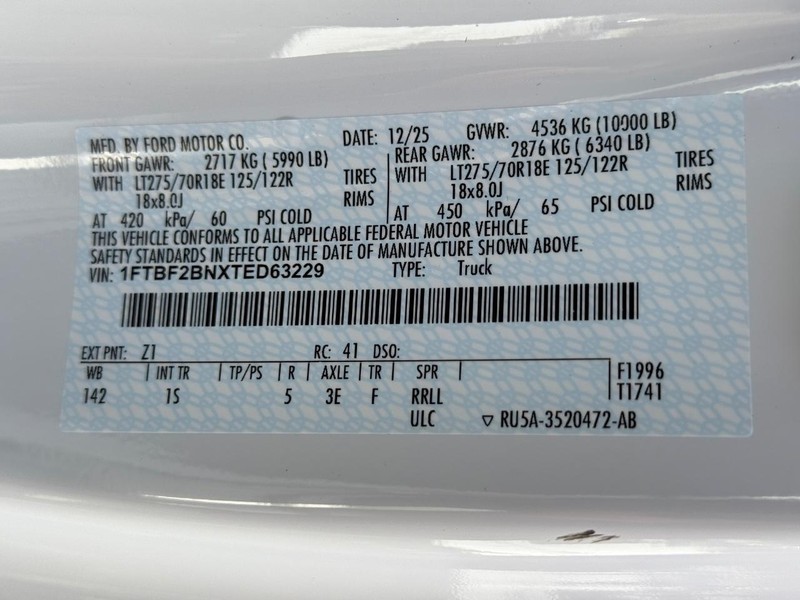 Ford Super Duty F-250 SRW Vehicle Full-screen Gallery Image 18