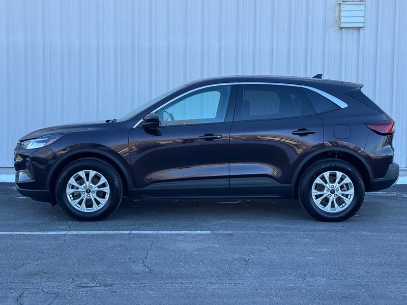 Ford Escape Vehicle Full-screen Gallery Image 02