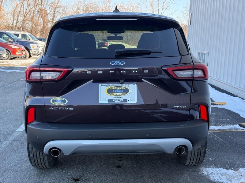 Ford Escape Vehicle Full-screen Gallery Image 04