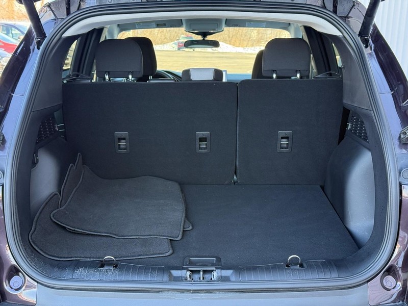 Ford Escape Vehicle Full-screen Gallery Image 06