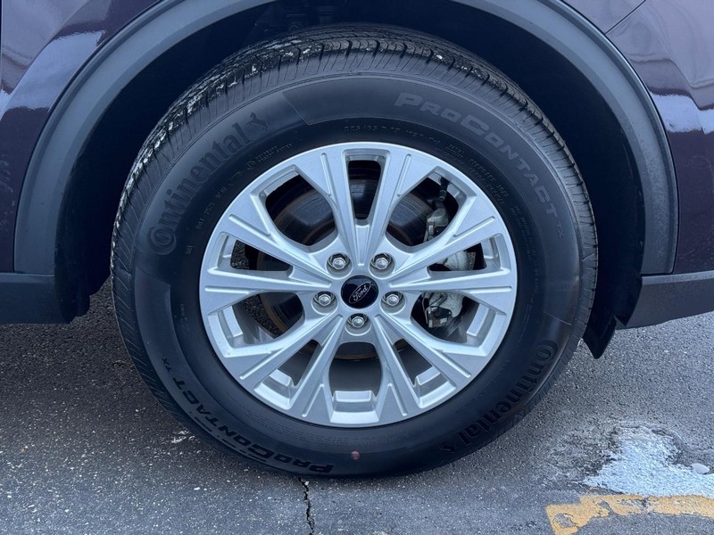 Ford Escape Vehicle Full-screen Gallery Image 07