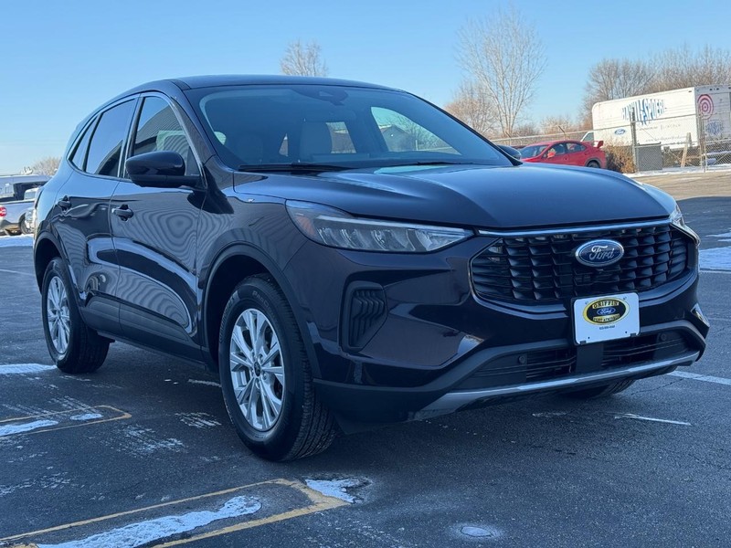 Ford Escape Vehicle Full-screen Gallery Image 08