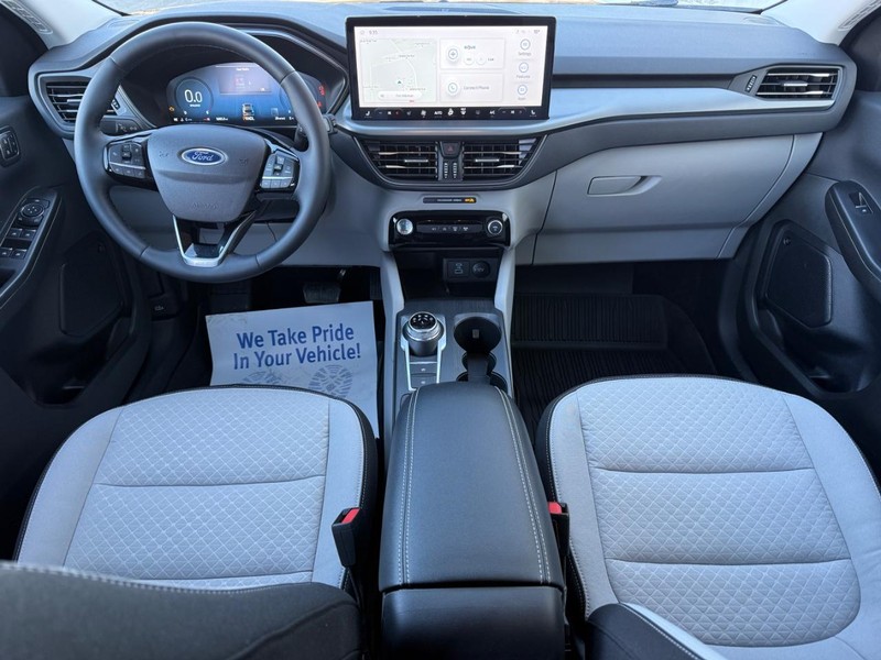 Ford Escape Vehicle Full-screen Gallery Image 11