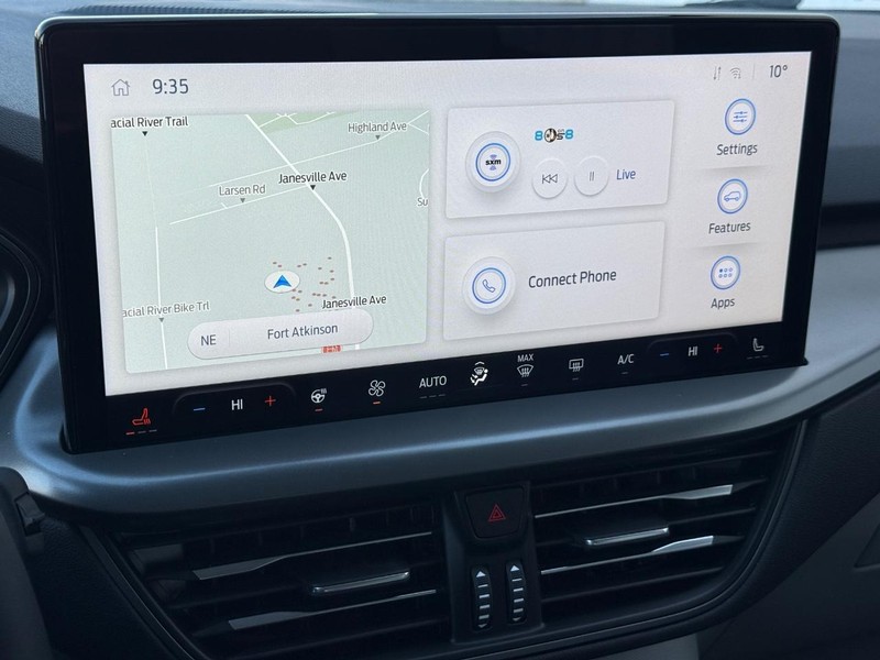 Ford Escape Vehicle Full-screen Gallery Image 15