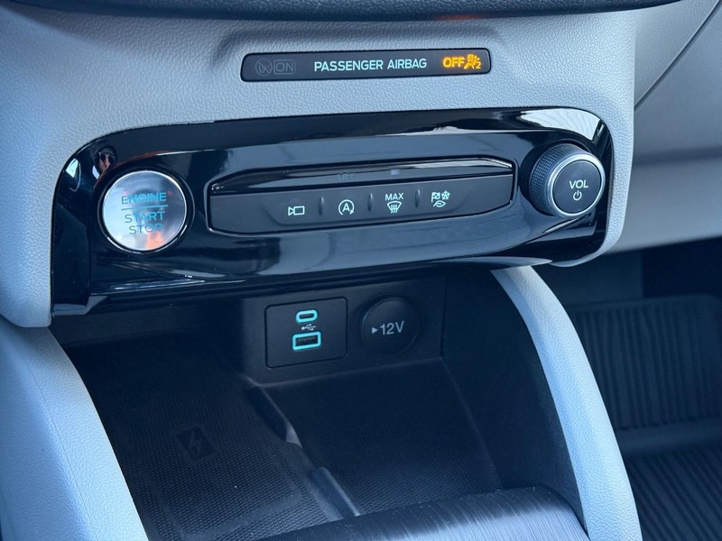 Ford Escape Vehicle Full-screen Gallery Image 17