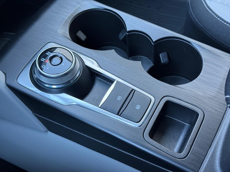 Ford Escape Vehicle Full-screen Gallery Image 18