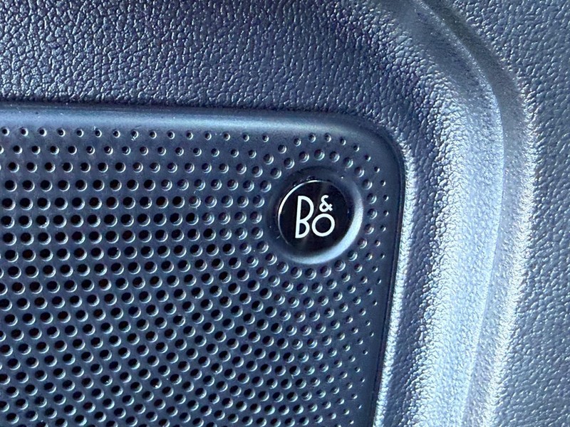 Ford Escape Vehicle Full-screen Gallery Image 23