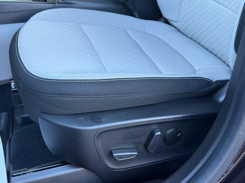 Ford Escape Vehicle Full-screen Gallery Image 24