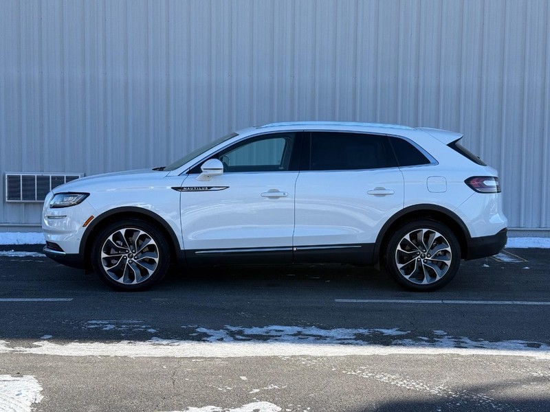 Lincoln Nautilus Vehicle Full-screen Gallery Image 2