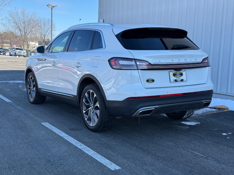 Lincoln Nautilus Vehicle Full-screen Gallery Image 3