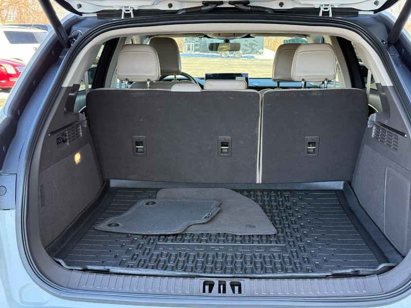 Lincoln Nautilus Vehicle Full-screen Gallery Image 5