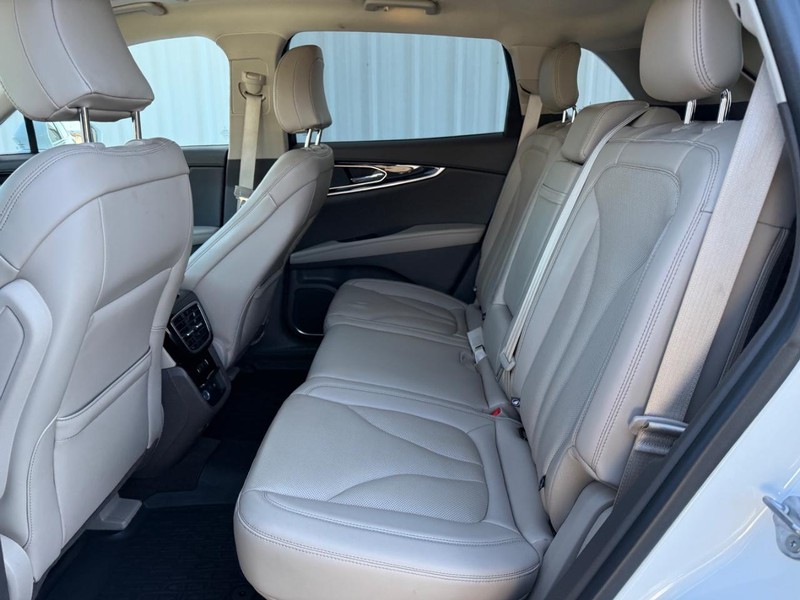 Lincoln Nautilus Vehicle Full-screen Gallery Image 9