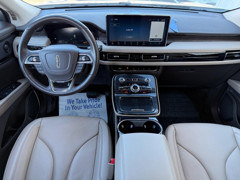 Lincoln Nautilus Vehicle Full-screen Gallery Image 10