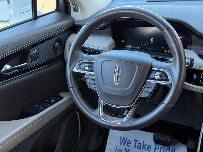 Lincoln Nautilus Vehicle Full-screen Gallery Image 13