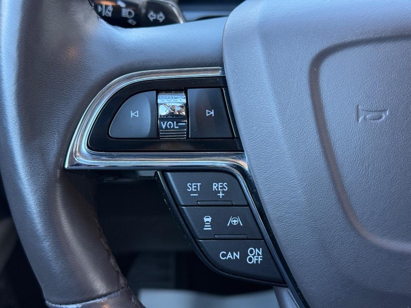 Lincoln Nautilus Vehicle Full-screen Gallery Image 15