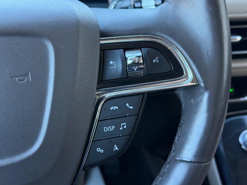 Lincoln Nautilus Vehicle Full-screen Gallery Image 16