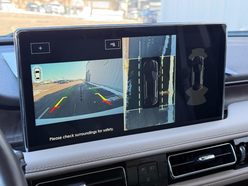 Lincoln Nautilus Vehicle Full-screen Gallery Image 18