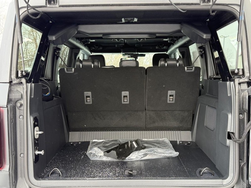 Ford Bronco Vehicle Full-screen Gallery Image 5