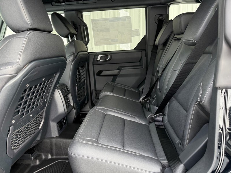 Ford Bronco Vehicle Full-screen Gallery Image 8