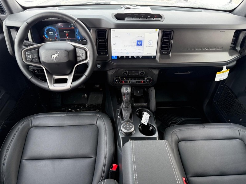 Ford Bronco Vehicle Full-screen Gallery Image 9