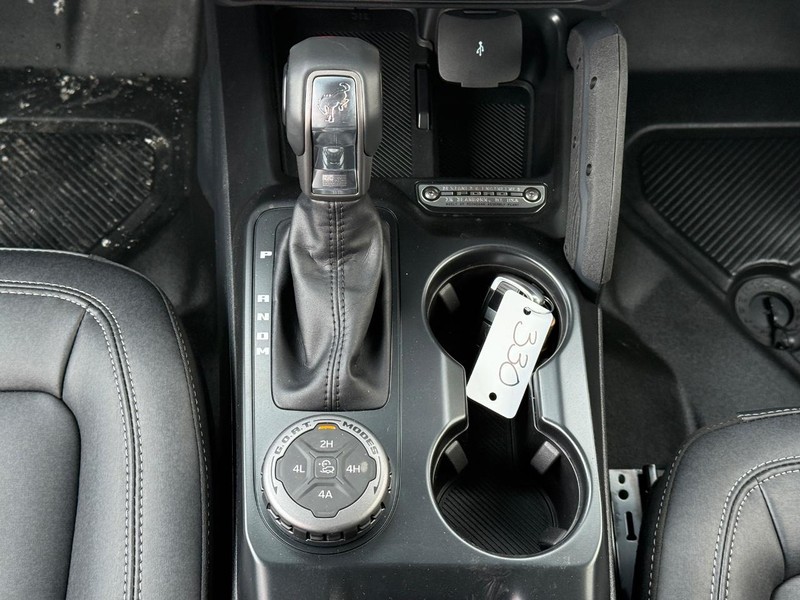 Ford Bronco Vehicle Full-screen Gallery Image 11