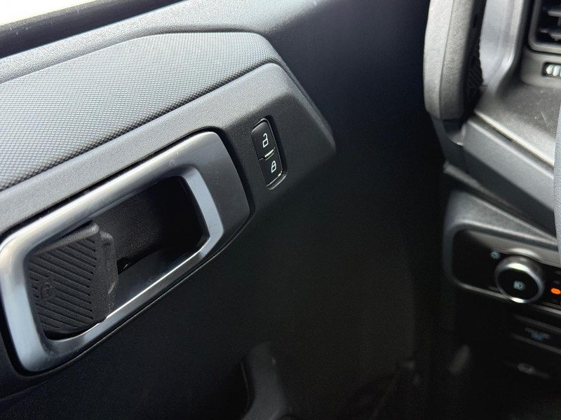 Ford Bronco Vehicle Full-screen Gallery Image 19