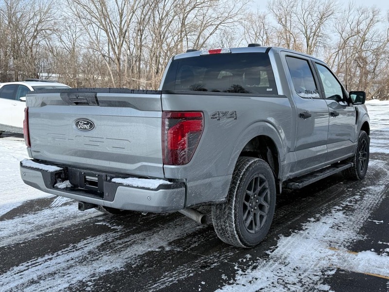 Ford F-150 Vehicle Full-screen Gallery Image 6